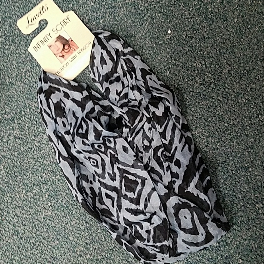 NWT infinity scarf